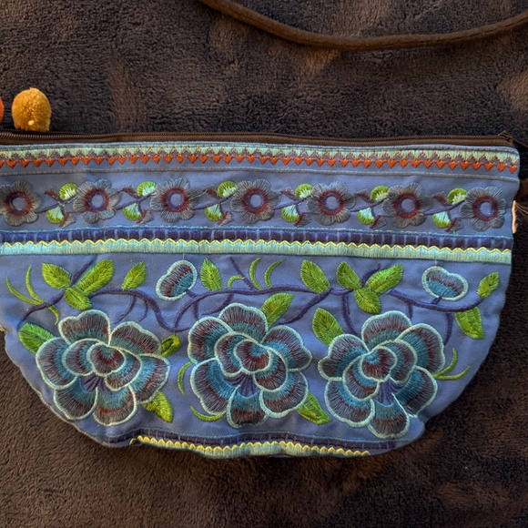Unique embroidered cross body bag - Picture 3 of 11